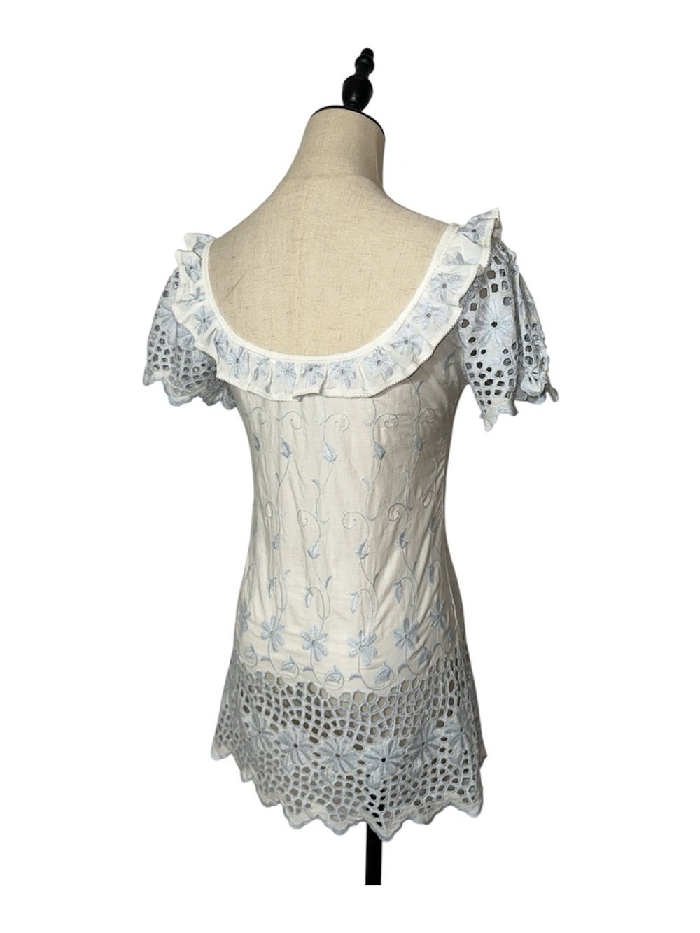 Embroidered‎ Tie-Front Top - Picture 3 of 10